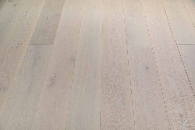 805 Stella Euro Oak Engineered Wood 86.61" x 10.24" x 5/8", 4mm (Excimer System) by VanDyck